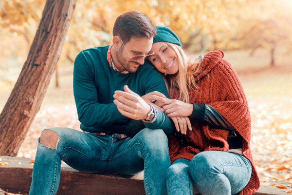hombres que luchan con sus relaciones