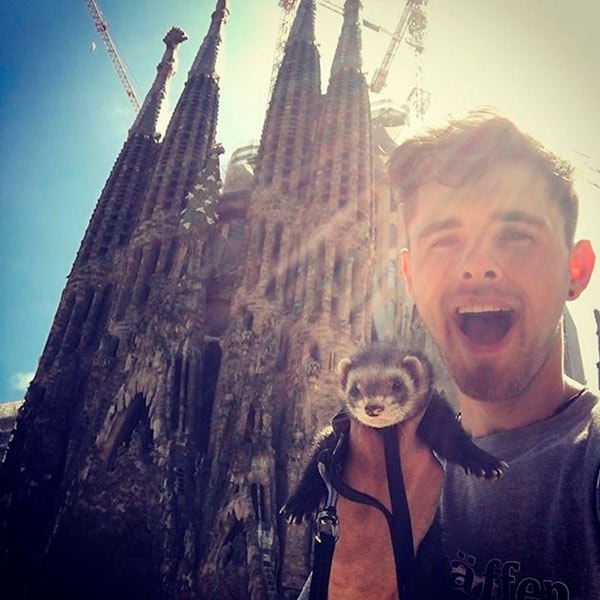 viaja por el mundo con su mascota