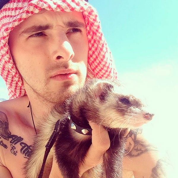 viaja por el mundo con su mascota