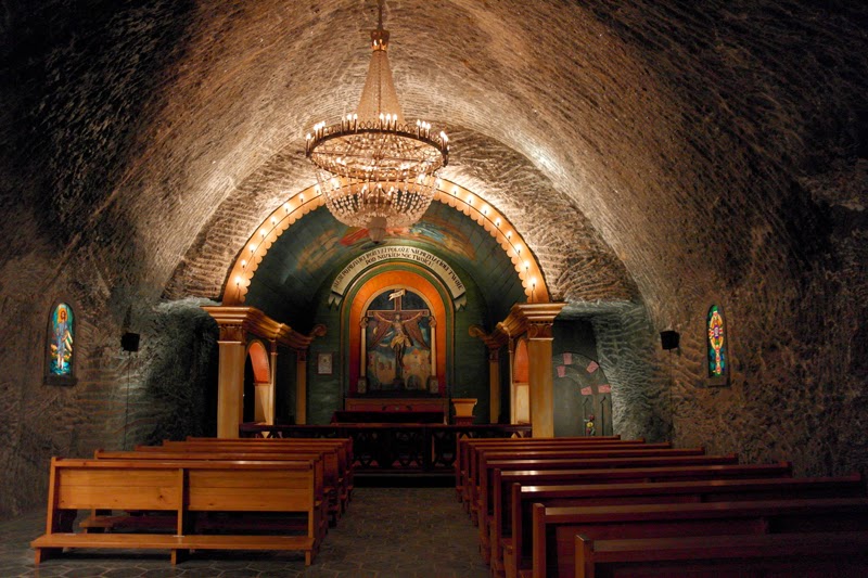 Capilla del Rey Bendito, Mina de Sal de Wieliczka, Cracovia, Polonia | 17 iglesias rupestres increíblemente hermosas en todo el mundo | bayas de cerebro