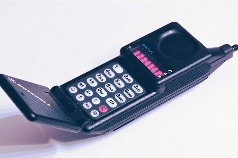 Motorola MicroTAC | Los 8 mejores gadgets de los años 80 que definieron una década | bayas de cerebro