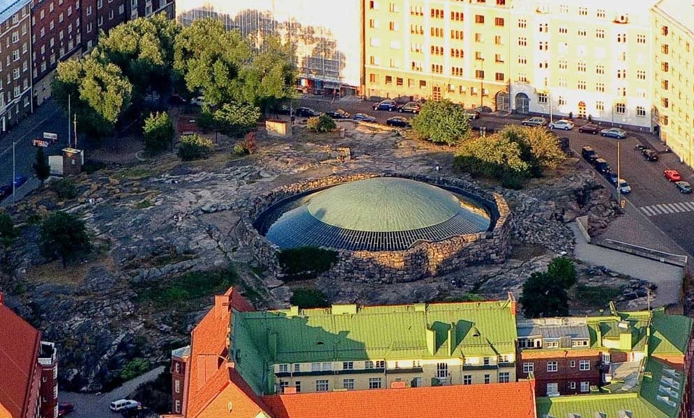 Iglesia Temppeliaukio, exterior de Helsinki |: 17 iglesias rupestres increíblemente hermosas en todo el mundo | bayas de cerebro