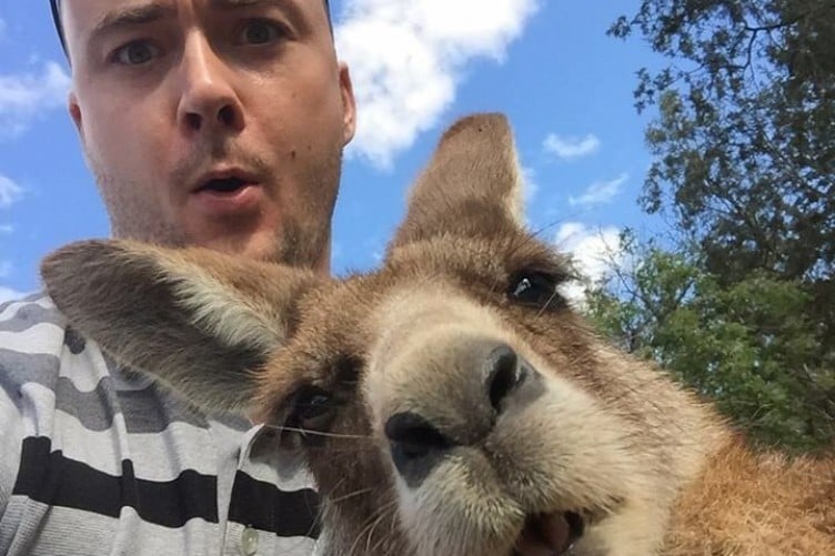 Tomarse selfies con animales salvajes es la nueva tendencia 21