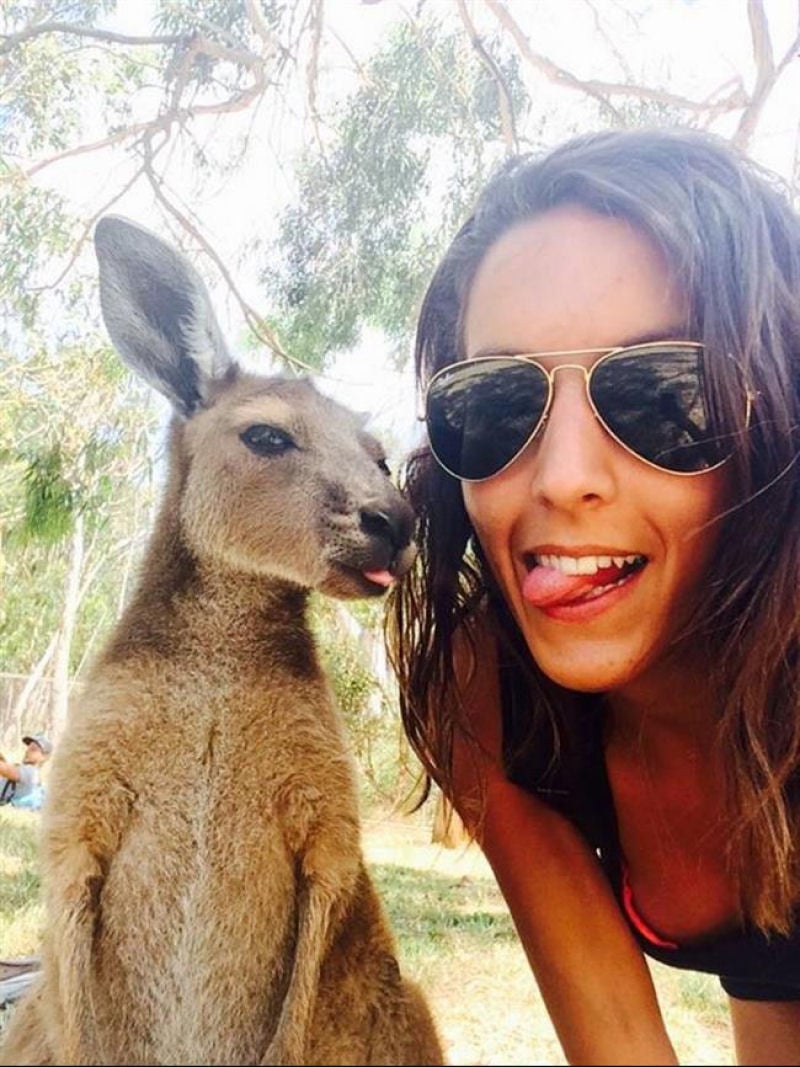 Tomarse selfies con animales salvajes es la nueva tendencia 24