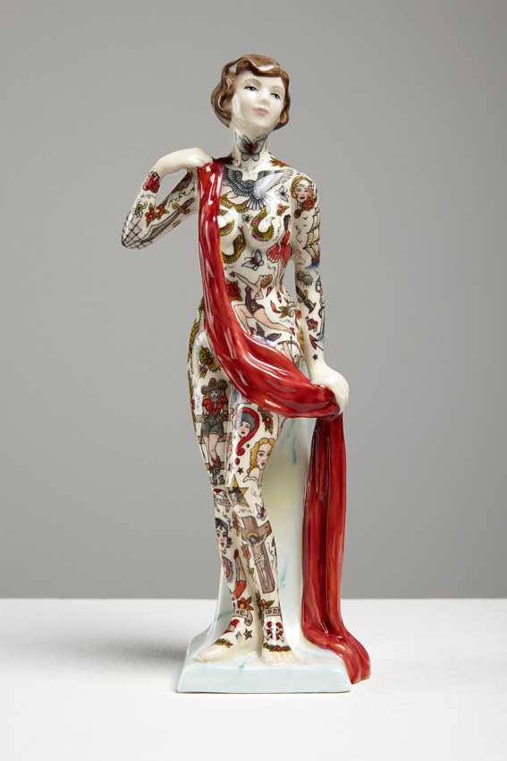 Jessica-Harrison-Tattooed-Porcelain-Figurines-20