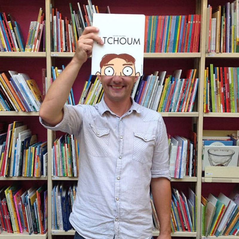 20 veces-bookstore-empleado-amalman-estadounidense-tir-whimsic-humor 11