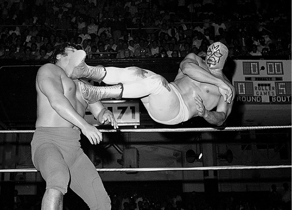 Muchos retrasos-mexicanos -pro-wrestlers-07