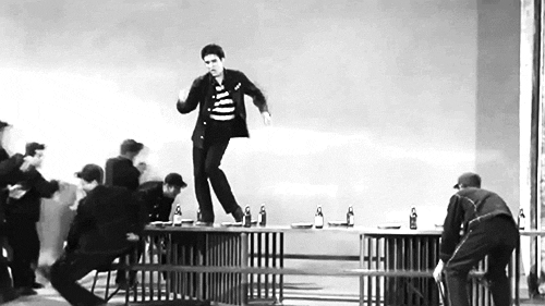8: Elvis Presley - Jailhouse Rock (pies temblorosos)