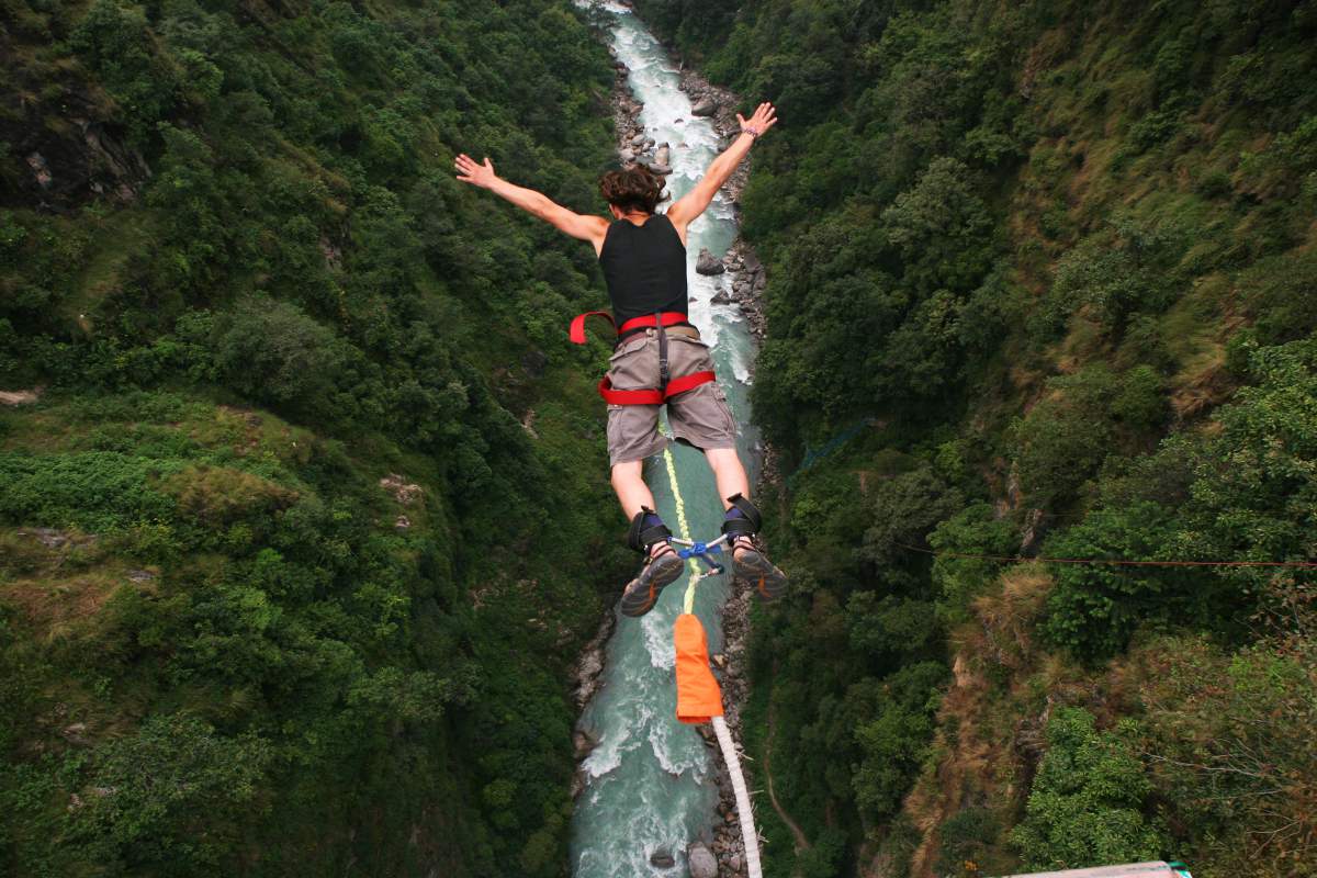 9. Crocodile Bungee Jumping 1
