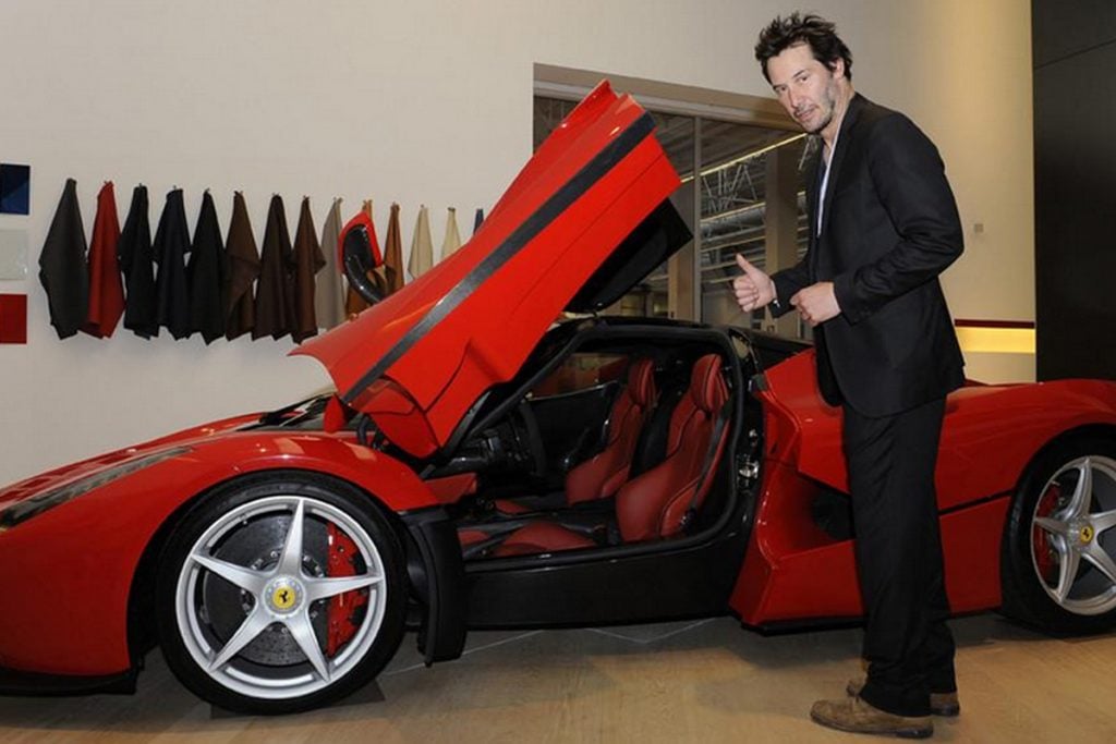 $ 272,700 FERRARI LAFERRARI | 8 cosas caras geniales pero ridículas que compran bayas cerebrales de Keanu Reeves