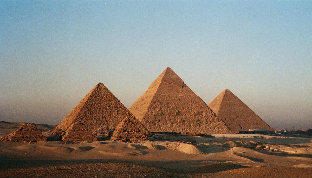 La temperatura de las pirámides grandes es siempre 20 ° C. 8 Hecho increíble sobre el antiguo Egipto | Bayas cerebrales