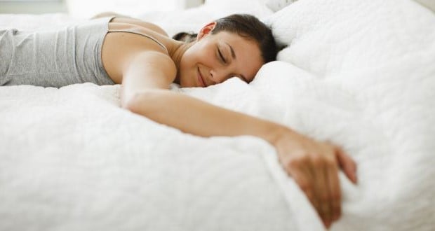Estar solo no los molesta | 10 excelentes características de las mujeres que disfrutan estar solo | Bayas cerebrales