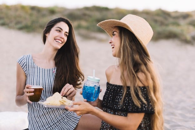 Hacen amigos más significativos | 10 excelentes características de las mujeres que disfrutan estar solo | Bayas cerebrales