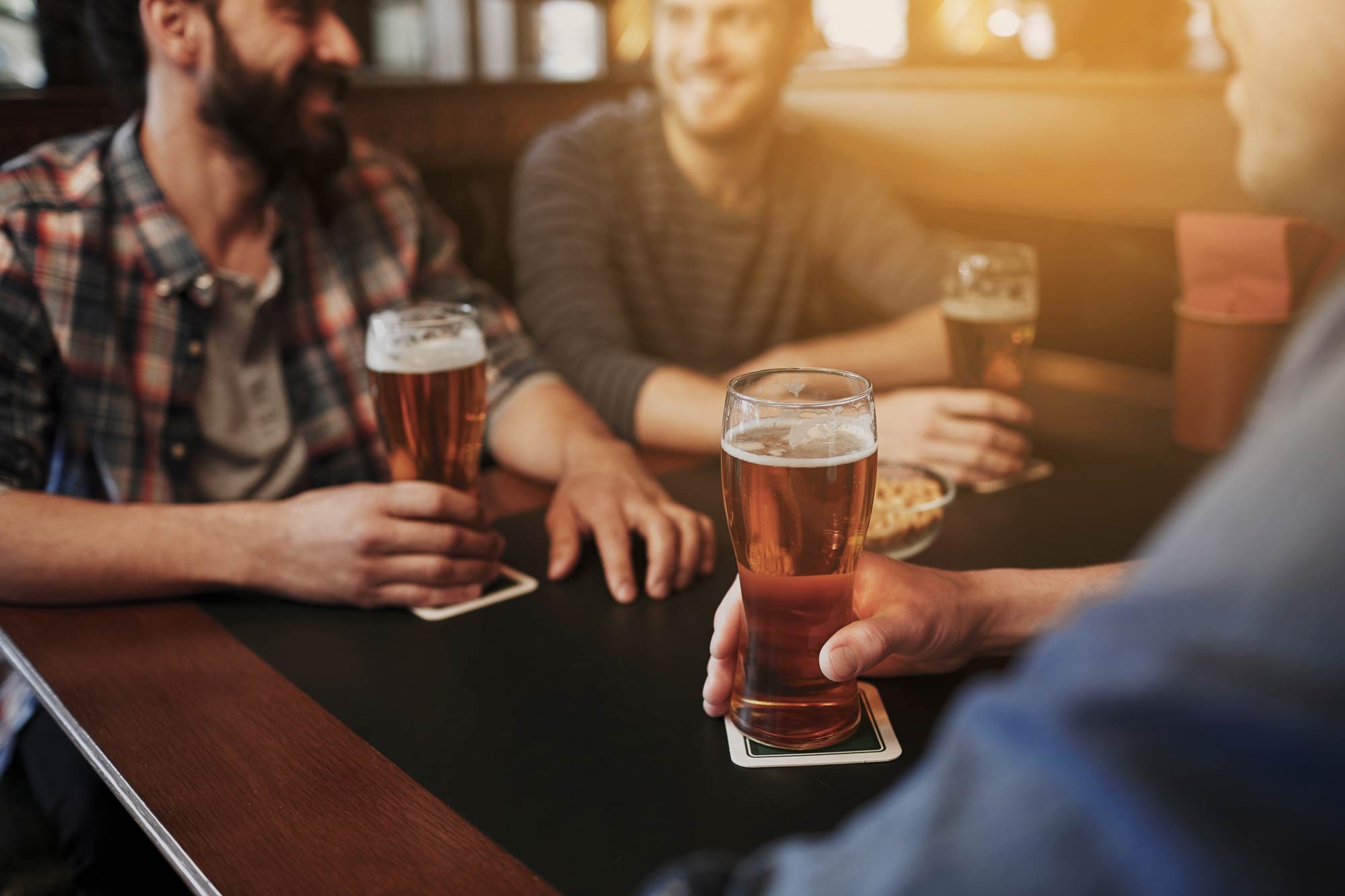 Beber alcohol después del entrenamiento | 8 cosas que haces después de un gimnasio que lo hace totalmente inútil | Bayas cerebrales