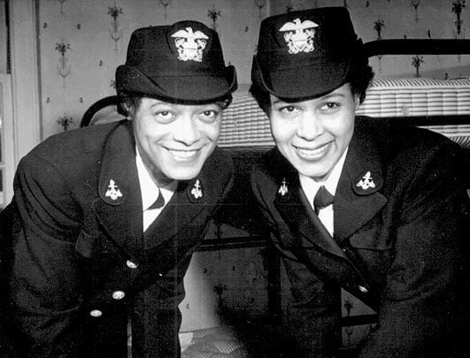     Frances Wills (1916-1998) y Harriet Pickens (1909-1969) | La mayoría de las mujeres en la Segunda Guerra Mundial | Bayas cerebrales