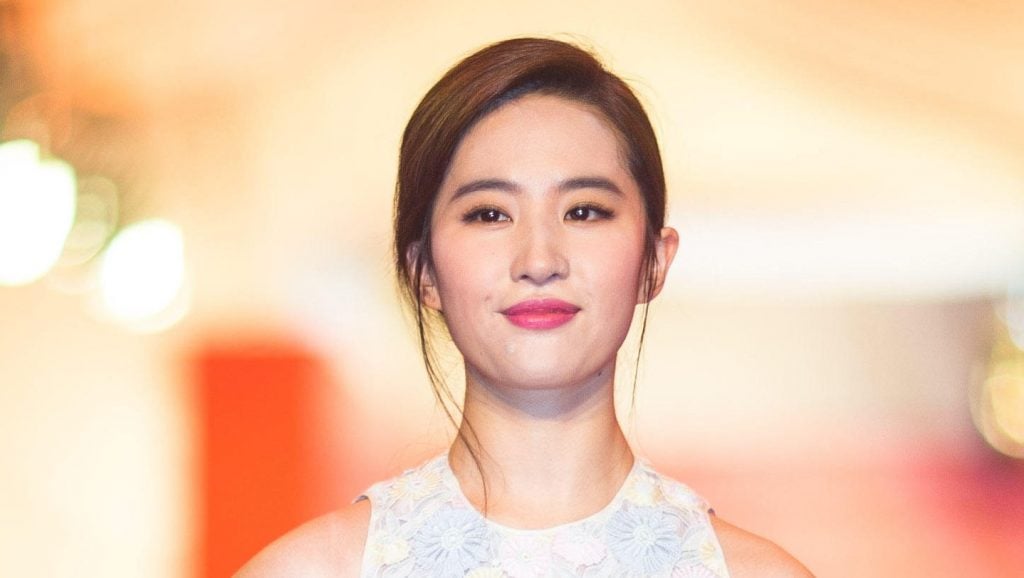 Liu yifei | 7 actrices asiáticas que cambian la cara de Hollywood | Bayas cerebrales