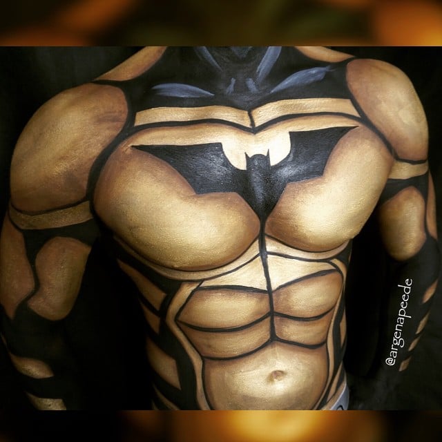 Pinta de carrocería de traje de traje de bate.