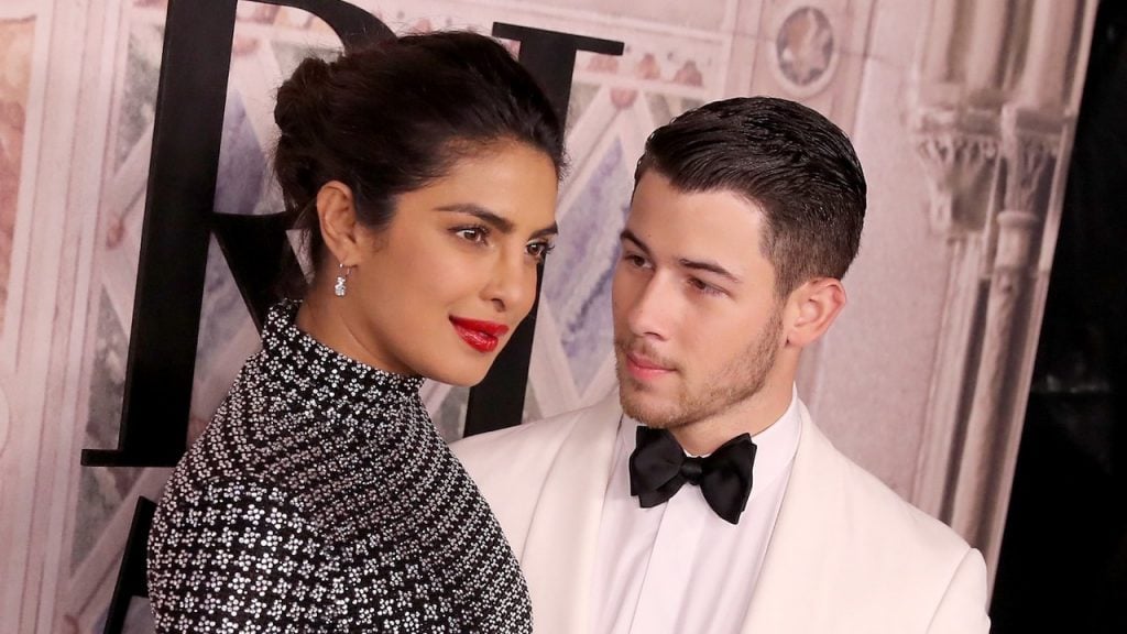 Nick Jonas y Typhiania Ring Priyanka Chopra | 10 gestos más románticos jamás hechos por personas famosas | Bayas cerebrales