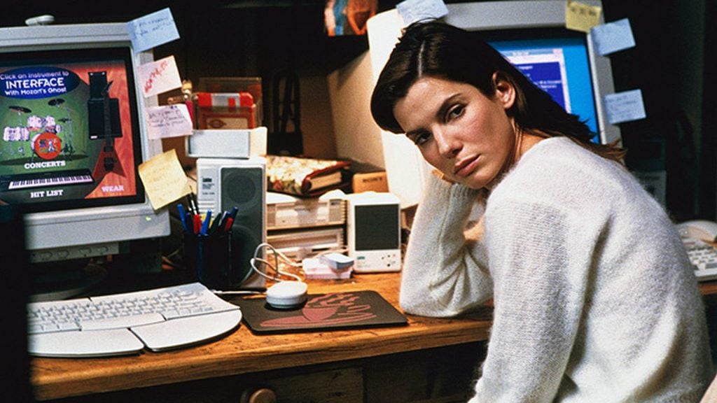 Red | Películas de los 90 que no son buenas | Bayas cerebrales