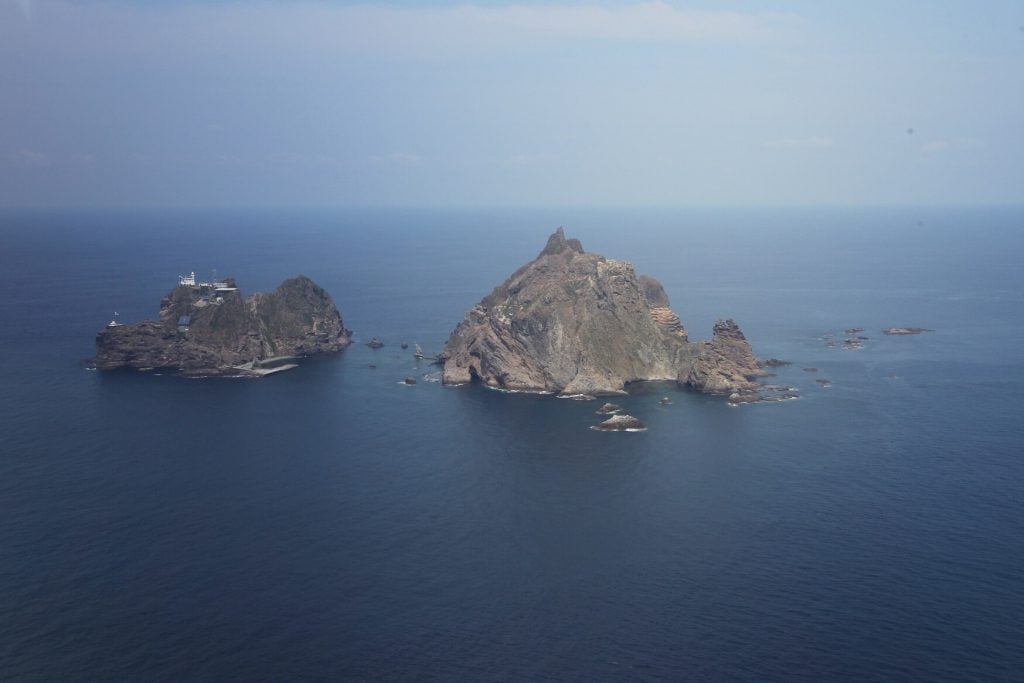 Mar japonés (Mar Oriental) | 10 fuera de los mares más oscuros del mundo | Bayas cerebrales