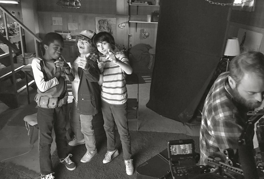 Cosas desconocidas | Detrás de la escena de la escena y las fotos | Bayas cerebrales