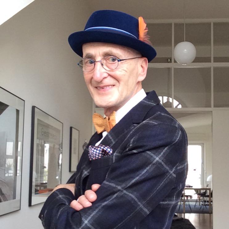 El abuelo elegante inyecta Internet con Tormenta 11