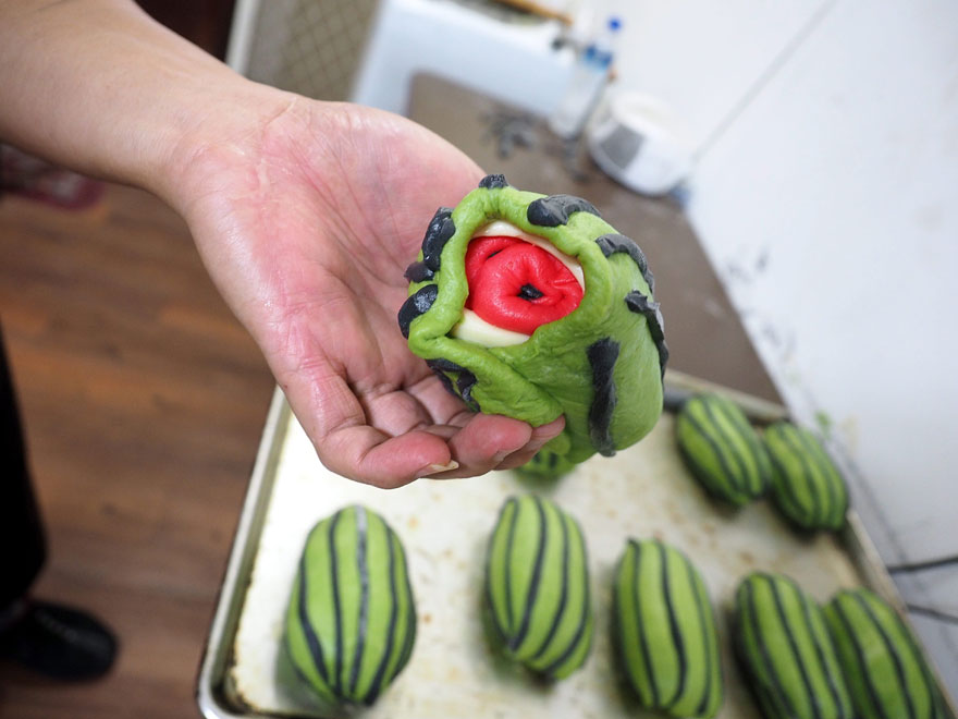 El pan de sandía de Taiwán hará feliz tus sentidos y confundirá tus gustos 4