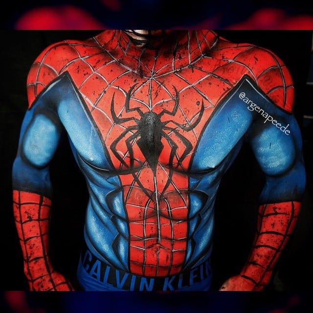 Eso es lo que yo llamo un traje de Spider-Man de piel apretada.