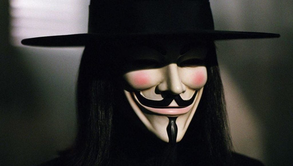     V es para Vendetta | 9 Mundos de películas distópicas que nunca querrías vivir | Bayas cerebrales
