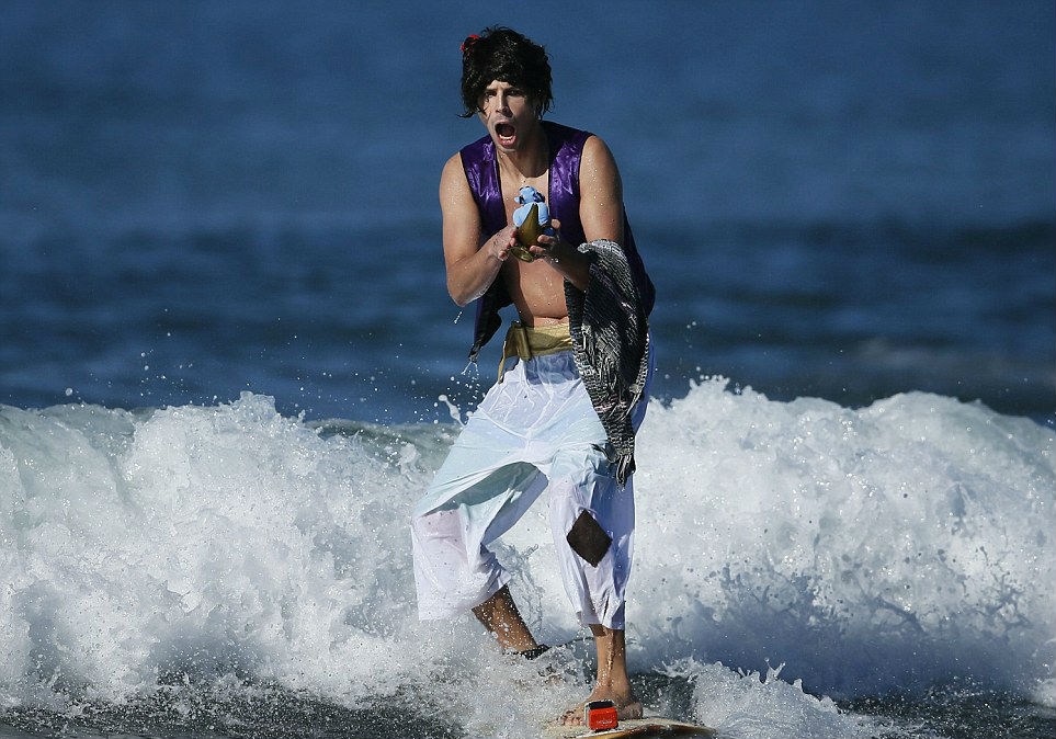 Surf-Costume-in-Santa-Monica-CA-08 anual
