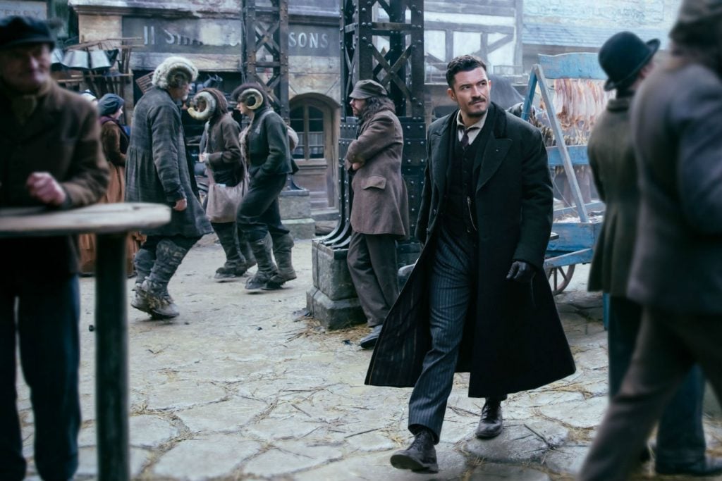 Orlando Bloom as Inspector Philo | 5 reasons to watch "Carnival Row" | Brain Berries