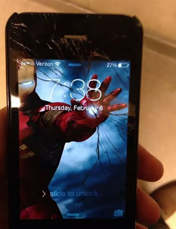 Creative-Wallpapers-Cover-Up-Sok-Cracked Phone-Screen -06