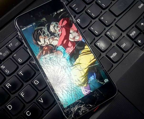 Creative-Wallpaper-to-cube-up-soche-cracked-screen-07