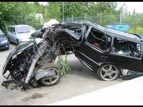 Freakiest_car_crashes_12