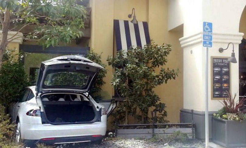Freakiest_car_crashes_17