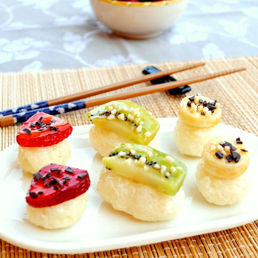 IS-AA-SNACK-ON-JUNK-FOOD-09