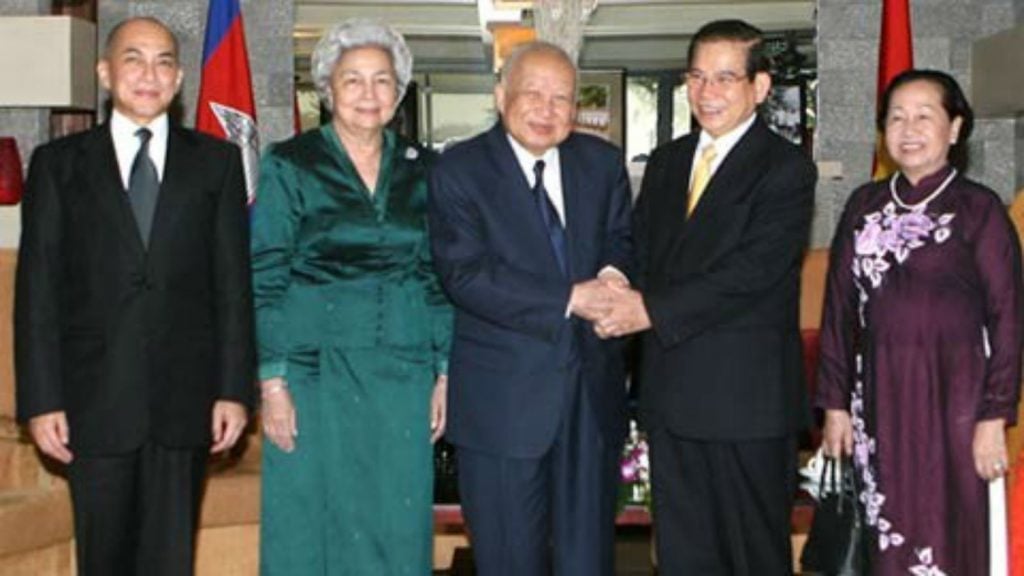 La monarquía de Camboya se formó en 68 bayas cerebrales