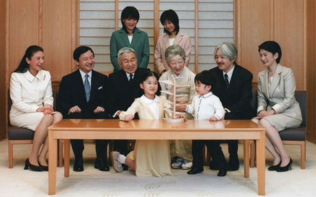 La monarquía japonesa fue fundada en BC en 660 | Bayas cerebrales