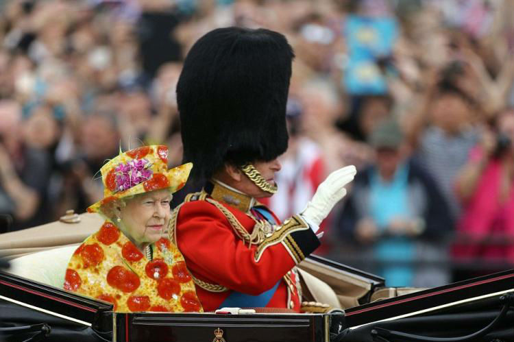 The Green-Screen-Queen-Elizabeth-04
