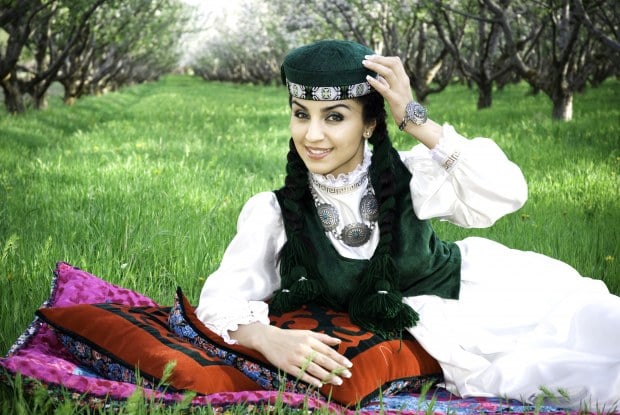WHOS_THE_MST_GORGOUS_WOMAN_IN_YOUR_COUNTRY_21