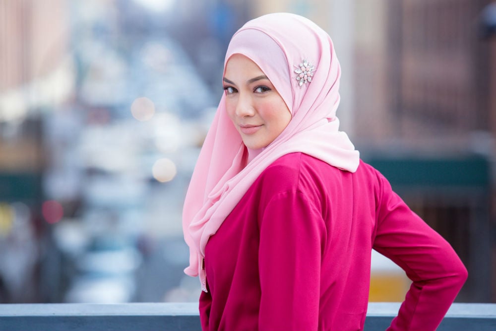 WHOS_THE_MST_GORGOUS_WOMAN_IN_YOUR_COUNTRY_34